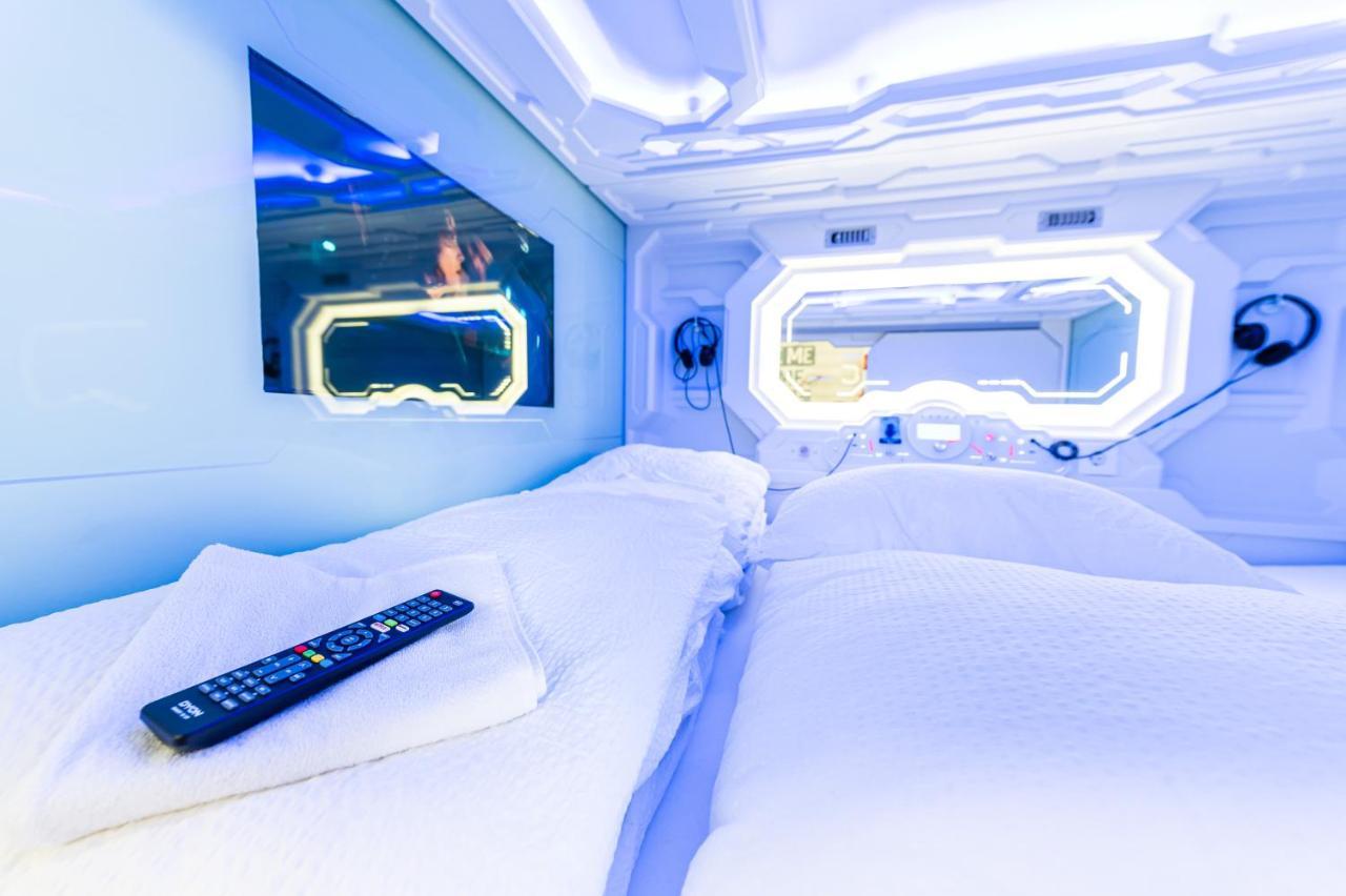 Space - Hall Kapselhotel *